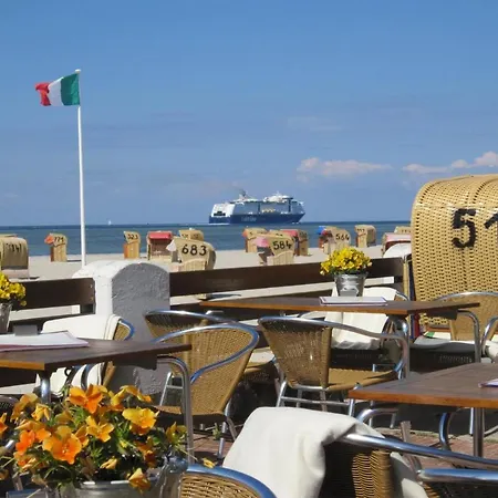 Strandhotel 32 *